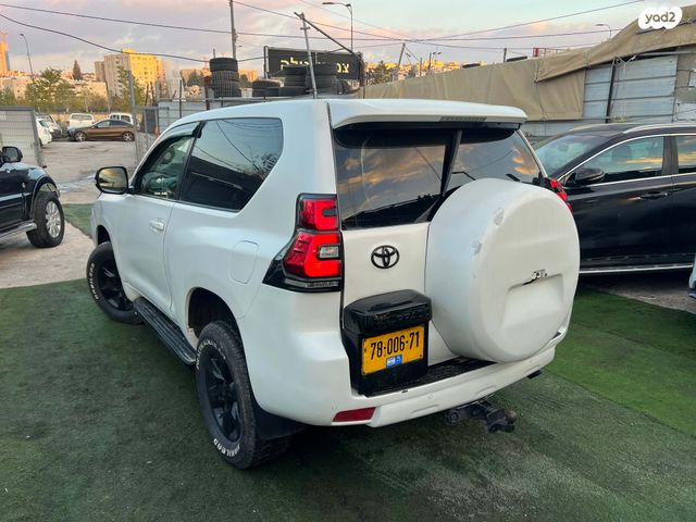 טויוטה לנד קרוזר