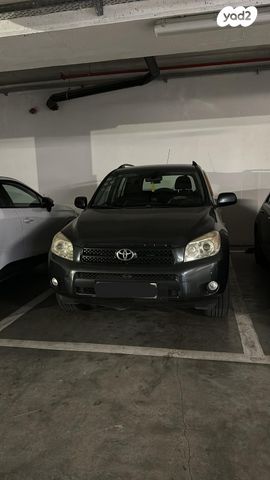 טויוטה RAV4