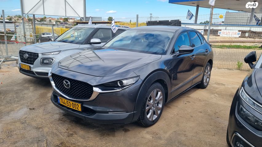 מודעת רכב מאזדה CX-30