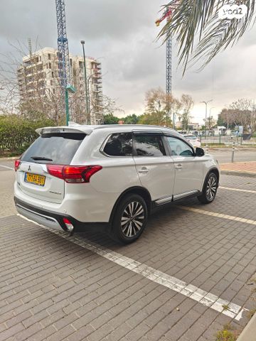 מיצובישי אאוטלנדר