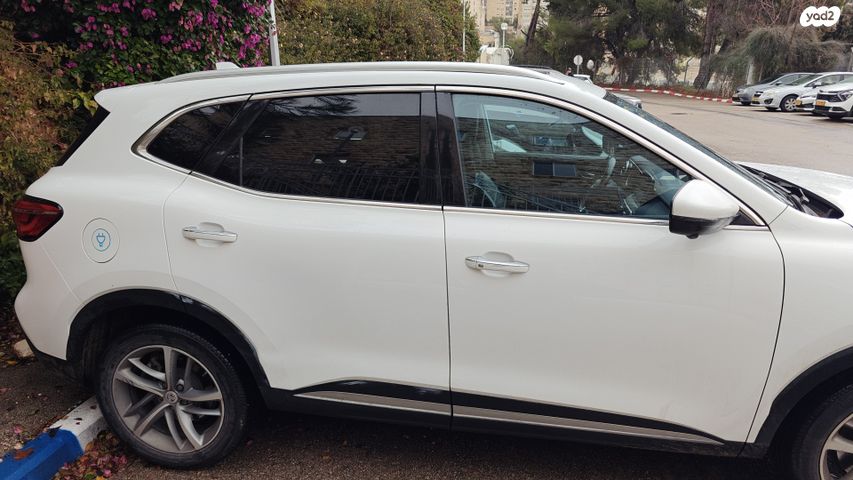 מודעת רכב אם ג'י EHS PHEV