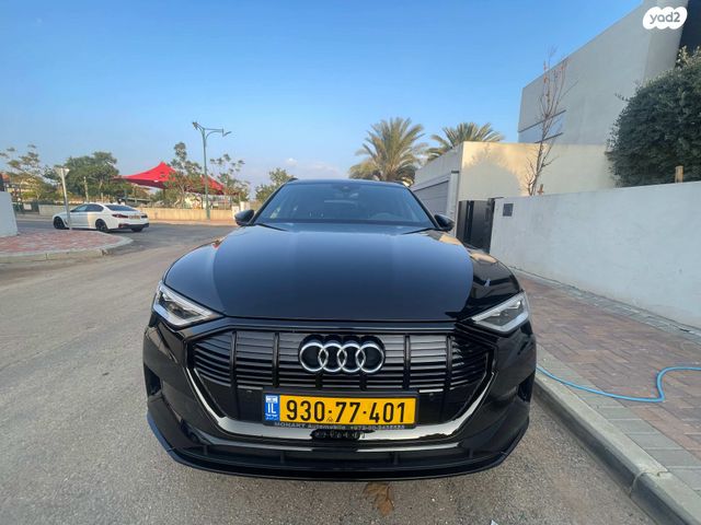 מודעת רכב אאודי E-tron