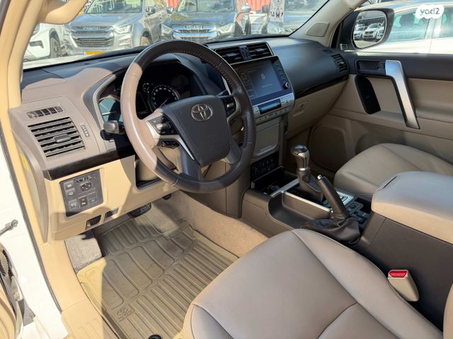 טויוטה לנד קרוזר