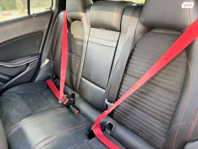 מרצדס-בנץ GLA