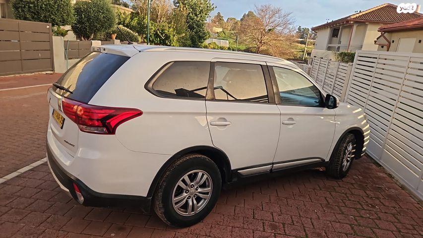 מיצובישי אאוטלנדר