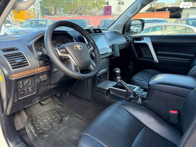 טויוטה לנד קרוזר