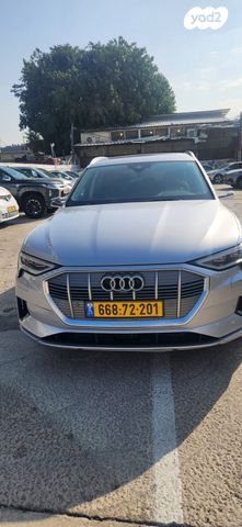 מודעת רכב אאודי E-tron