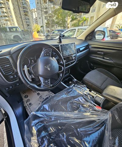 מיצובישי אאוטלנדר