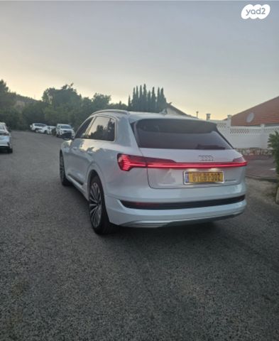 מודעת רכב אאודי E-tron