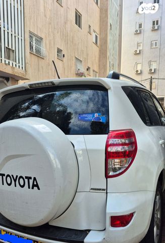 טויוטה RAV4