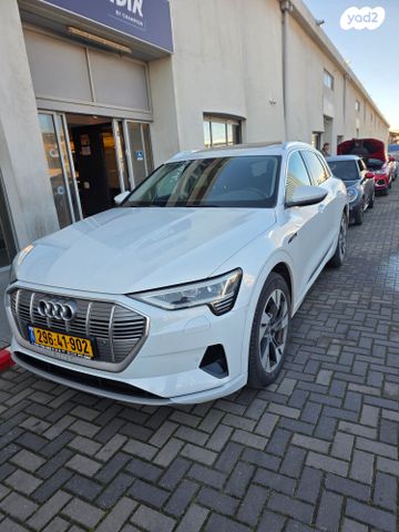 מודעת רכב אאודי E-tron