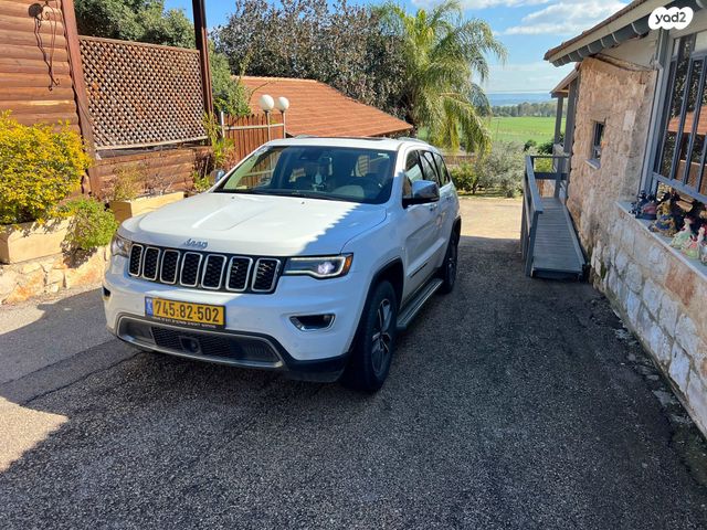 מודעת רכב ג'יפ גרנד צ'ירוקי