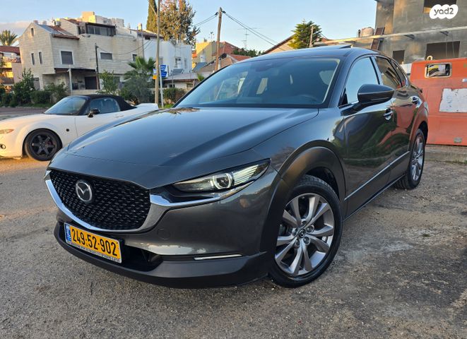 מודעת רכב מאזדה CX-30