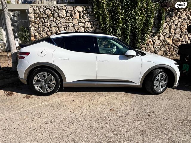 מודעת רכב ג'נסיס GV60