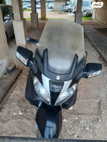 סוזוקי בורגמן 650