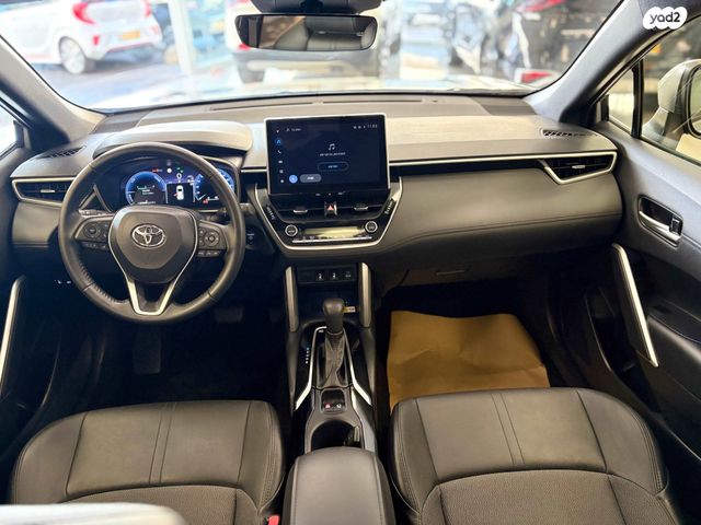 טויוטה קורולה קרוס