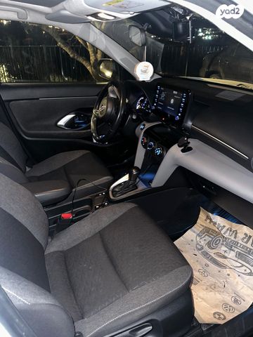 טויוטה יאריס קרוס