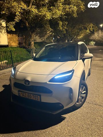 טויוטה יאריס קרוס