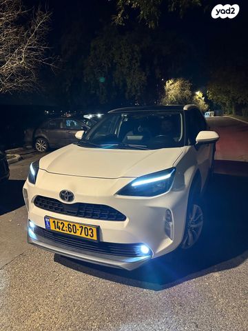 מודעת רכב טויוטה יאריס קרוס
