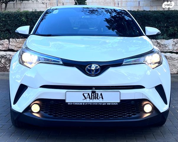 מודעת רכב טויוטה C-HR