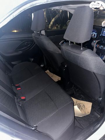 טויוטה יאריס קרוס