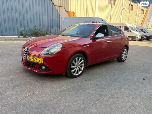 מודעת רכב אלפא רומיאו ג'ולייטה