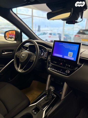 טויוטה קורולה קרוס