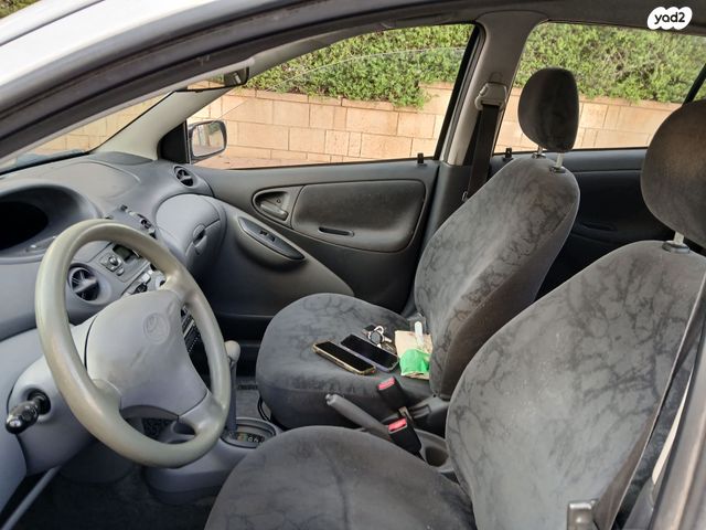 טויוטה יאריס