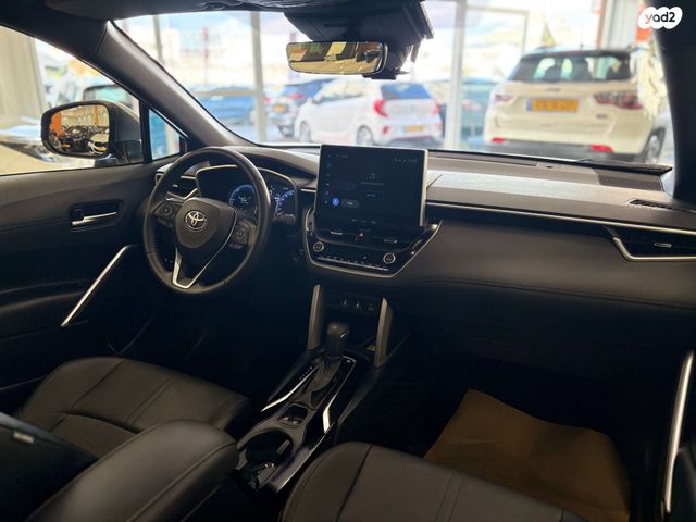 טויוטה קורולה קרוס