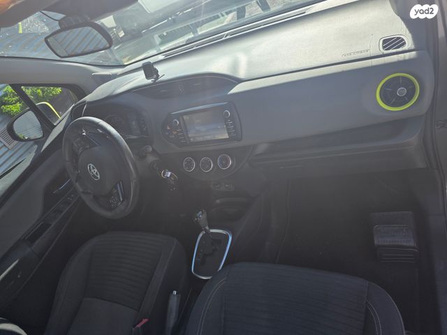 טויוטה יאריס