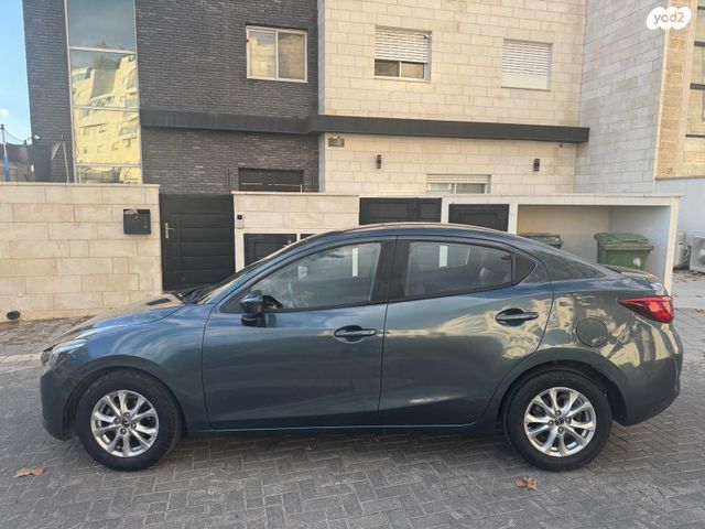 מודעת רכב מאזדה 2