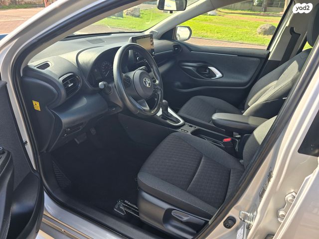 טויוטה יאריס