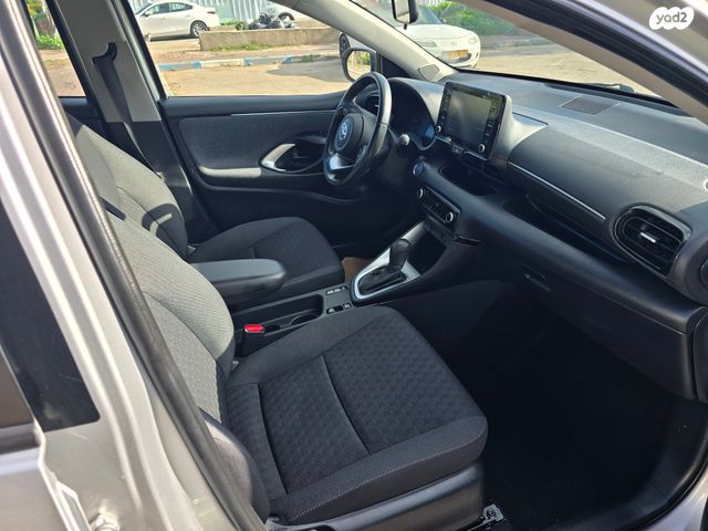 טויוטה יאריס