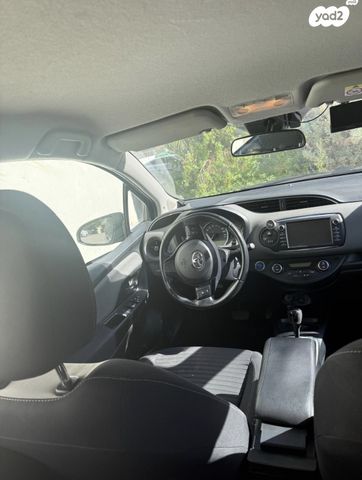 טויוטה יאריס