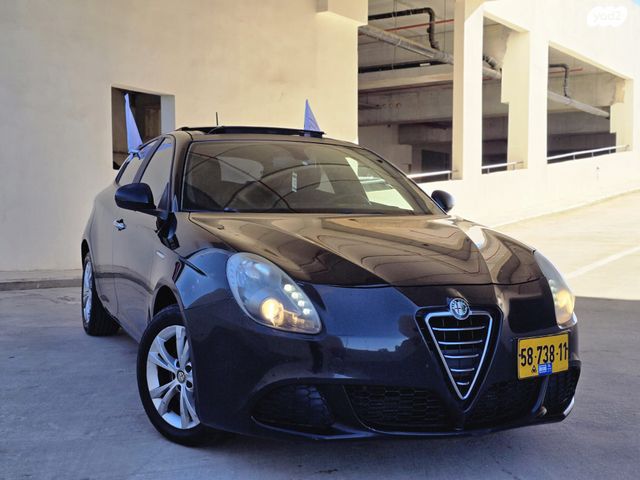 מודעת רכב אלפא רומיאו ג'ולייטה