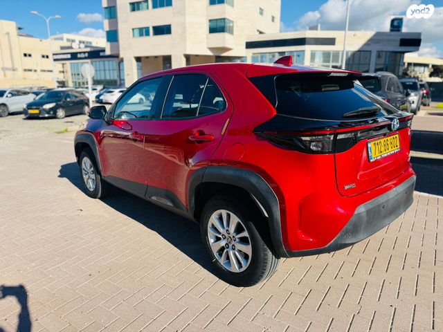 טויוטה יאריס קרוס