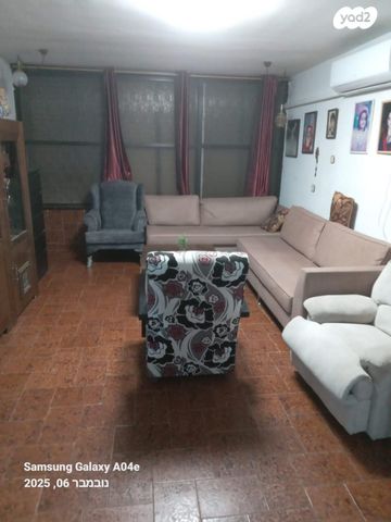 שדרות ירושלים 8