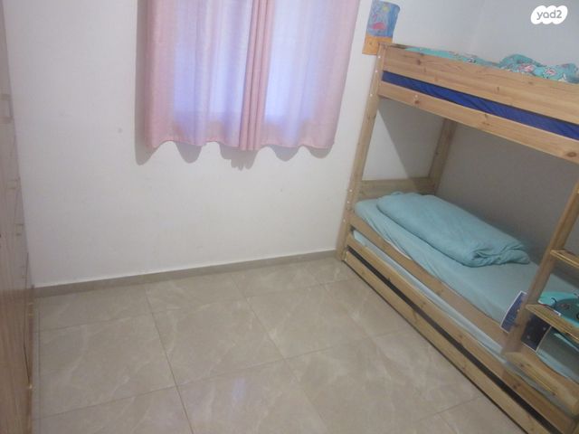 דירת גן, אהבת שלום 3, כוכב יעקב, כוכב יעקב