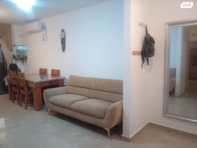 דירת גן, אהבת שלום 3, כוכב יעקב, כוכב יעקב