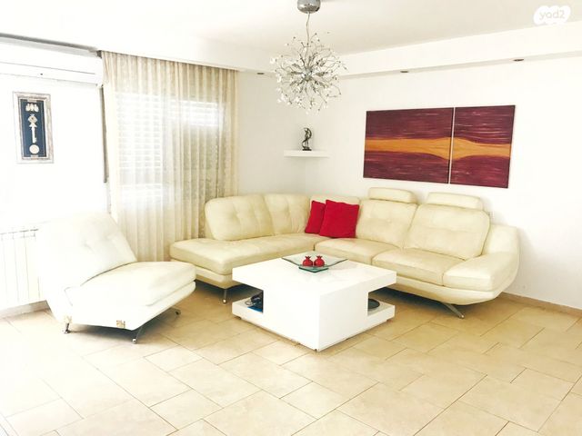 דירה, הרב אברהם מרדכי ווינגרטן 13, חומת שמואל, הר חומה, ירושלים