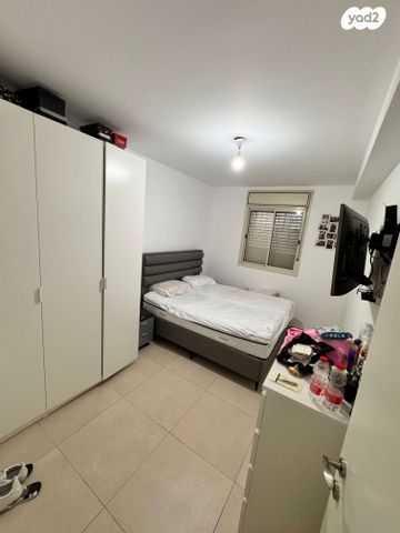 דירת גן, המשוררת 1, אירוס, ירוחם