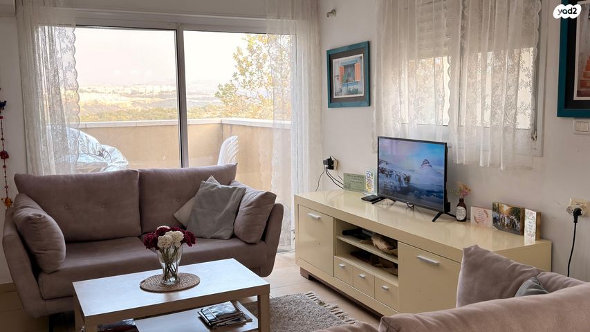 דו משפחתי, הגיתית 95, יקיר, יקיר