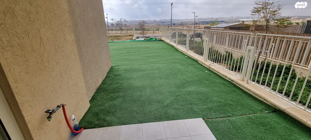 דירת גן, המשוררת 1, אירוס, ירוחם