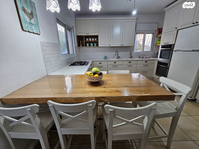 דו משפחתי, הגיתית 95, יקיר, יקיר