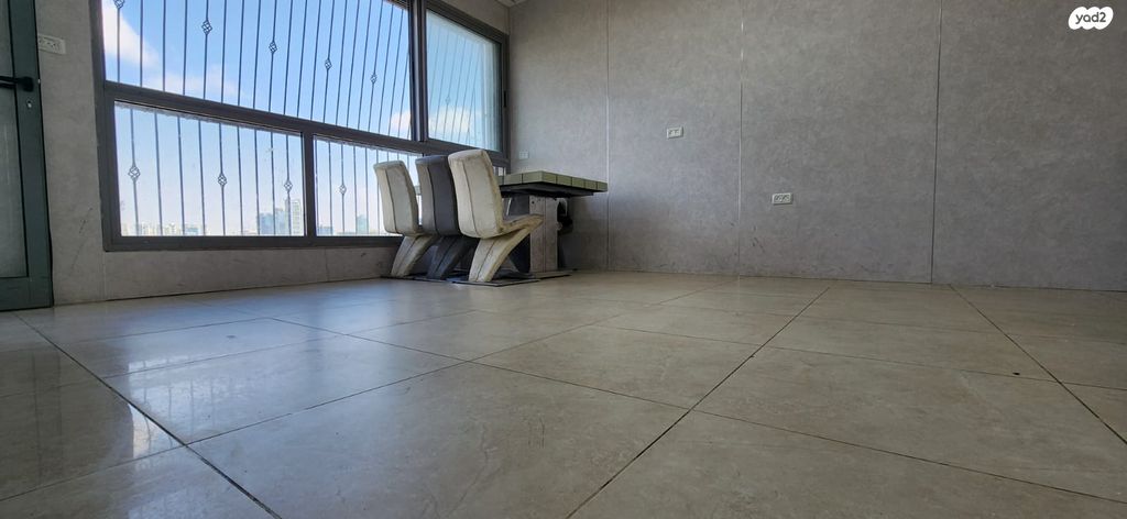 יגאל אלון 10