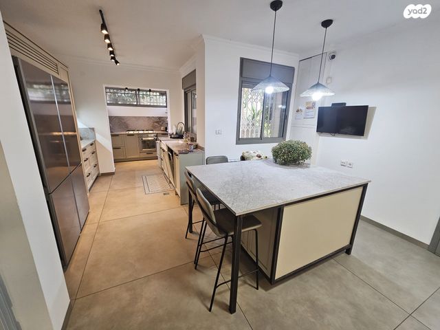 דו משפחתי, מניה שוחט 1, פסגת זאב, ירושלים