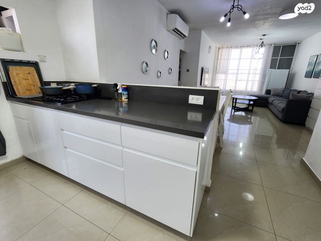 דירה, צ"ג בנות 1, רמב"ם, ראשון לציון