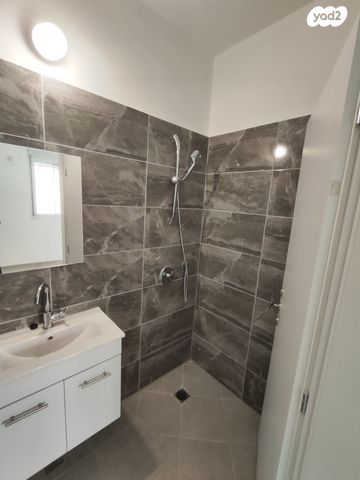 דירה, חוט השני 42, מגדים, מעלה אדומים