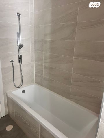 דירה, אמנון ליפקין שחק 1, נוף הטיילת, נתניה