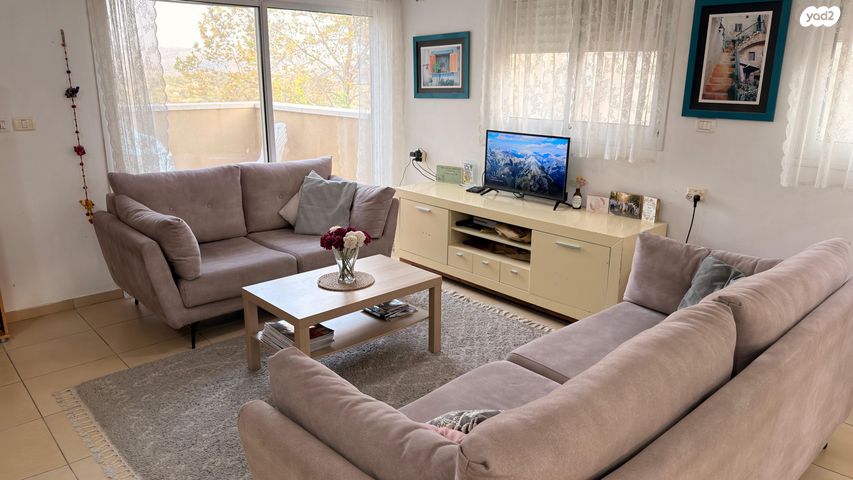 דו משפחתי, הגיתית 95, יקיר, יקיר